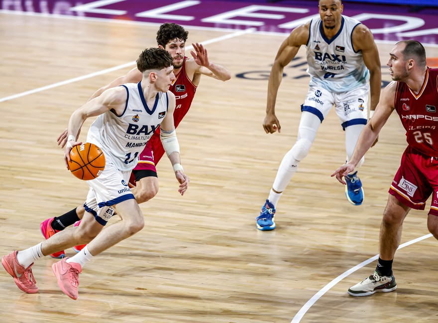 El BAXI Manresa fa un partidàs i conquereix el Barris Nord El BAXI Manresa fa un partidàs i conquereix el Barris Nord