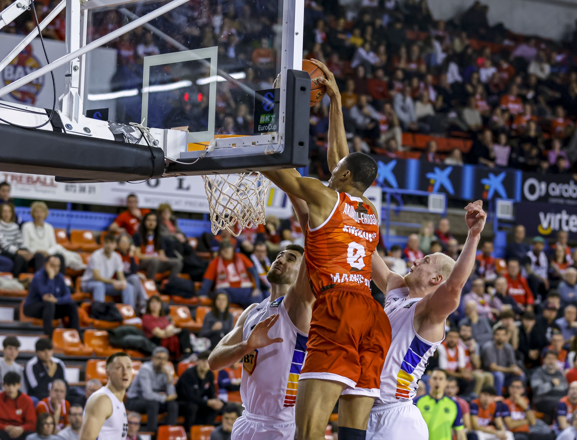 El BAXI Manresa supera un nou cara o creu i serà als vuitens de l'Eurocup El BAXI Manresa supera un nou cara o creu i serà als vuitens de l'Eurocup