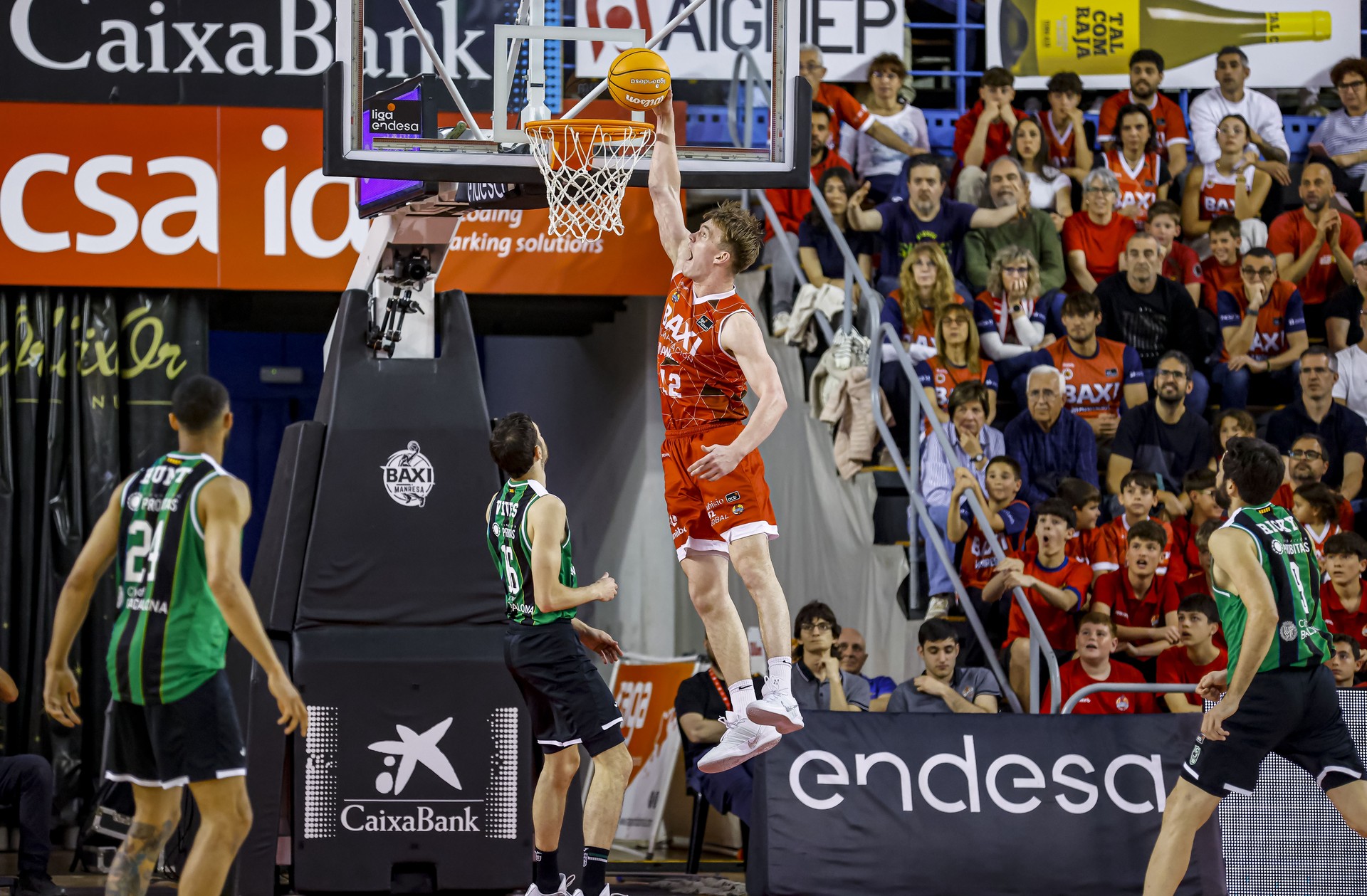 El BAXI Manresa s'emporta un derbi vibrant amb el Joventut El BAXI Manresa s'emporta un derbi vibrant amb el Joventut