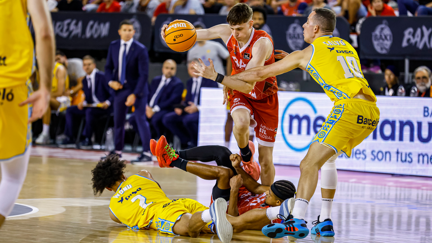 El BAXI Manresa cau davant el Gran Canaria tot i no abaixar mai els braços El BAXI Manresa cau davant el Gran Canaria tot i no abaixar mai els braços
