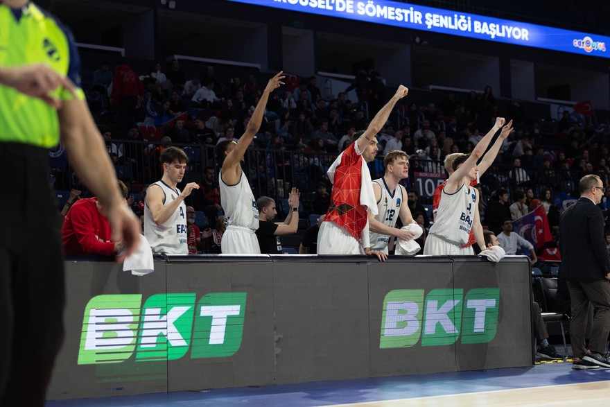 Victòria heroica del BAXI Manresa a la pista del Bahcesehir Victòria heroica del BAXI Manresa a la pista del Bahcesehir